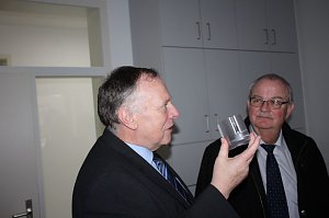 Der besondere runde Ordner f&uuml;r den Wirtschaftsminister