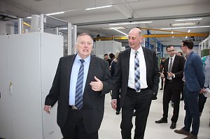 Der besondere runde Ordner f&uuml;r den Wirtschaftsminister