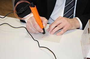 Der besondere runde Ordner f&uuml;r den Wirtschaftsminister