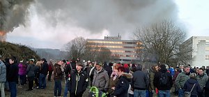 Stimmung beim Osterfeuer mit Hindernissen