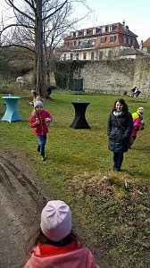 Ostereiersuche im Pfarrgarten.
