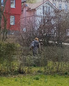 Ostereiersuche im Pfarrgarten.