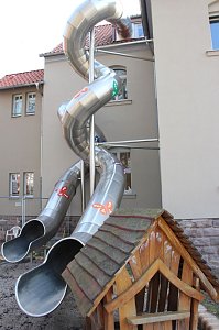 Hurra, wir spielen in der sanierten Kita