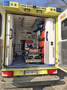 Rettungswagen vor der Rappelkiste Oberb&ouml;sa !