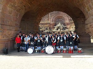 Barbarossa Pipers & Drums am Kyffh&auml;user