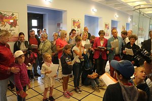 21. Treppenk&auml;fertaufe vor dem Theater