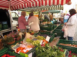 Buntes Treiben auf dem Nordh&auml;user "Marktplatz"