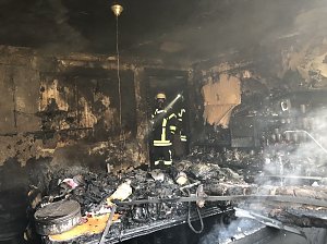Eine Verletzte bei Wohnhausbrand (Update)