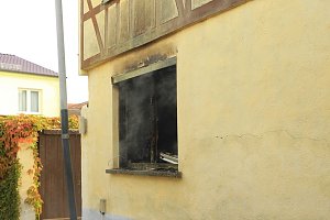 Eine Verletzte bei Wohnhausbrand (Update)