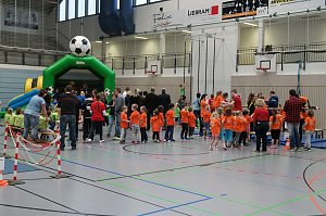 Die J&uuml;ngsten testeten Fitness und Geschicklichkeit