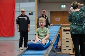 Die J&uuml;ngsten testeten Fitness und Geschicklichkeit