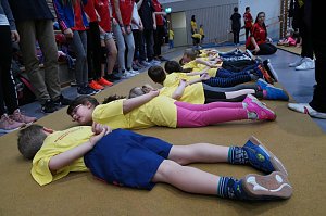 Die J&uuml;ngsten testeten Fitness und Geschicklichkeit