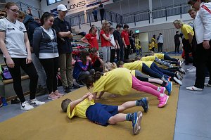 Die J&uuml;ngsten testeten Fitness und Geschicklichkeit