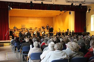 "Vergn&uuml;gliche Reise" beim 20. Mieterkonzert