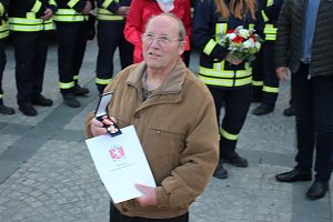 Zum Geburtstag Kamerad geehrt