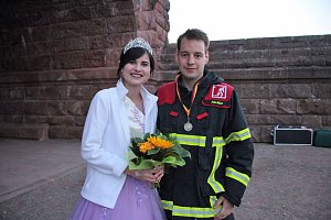 Feuerwehrleute st&uuml;rmen Kyffh&auml;userdenkmal