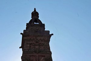 Feuerwehrleute st&uuml;rmen Kyffh&auml;userdenkmal