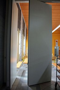 Raumteiler mit D&auml;mmfunktion eingebaut