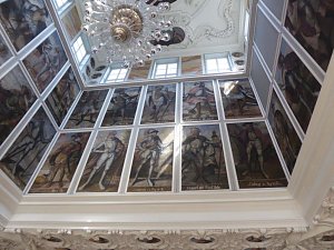 Schloss, Waffen, Haflinger, Reiterspiele, Stutenmilchlikör
