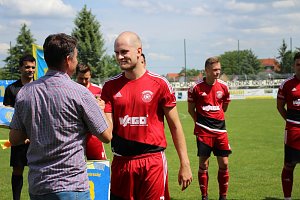 Spieler und Schiedsrichter verabschiedet