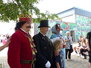 Zwei Feste auf "einen Streich"