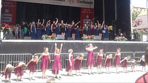 We love to entertain you