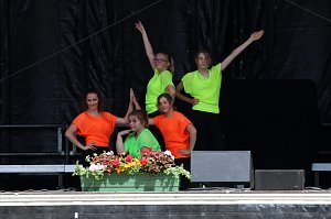 We love to entertain you