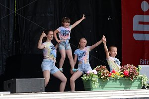 We love to entertain you