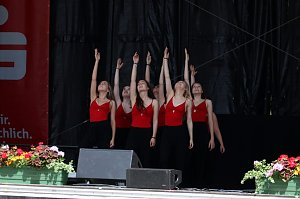 We love to entertain you