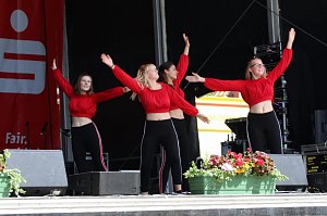 We love to entertain you