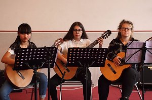 Das Gitarrenensemble um Tuyet Anh Mai, Lucie-Trine Hildenbrandt und Nele Heidl