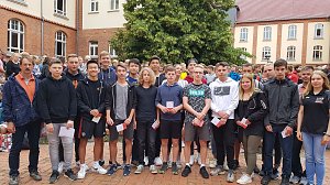 Einige der Schüler, die den Sporthelferausweis erhielten