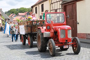 Großer Festumzug in Auleben