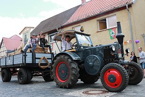 Großer Festumzug in Auleben
