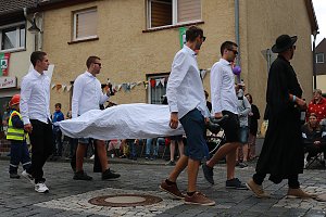 Großer Festumzug in Auleben