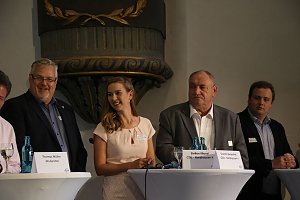 Podiumsdiskussion in der Altendorfer Kirche