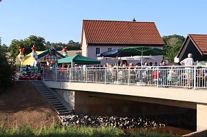 Br&uuml;cke &uuml;ber die Helme eingeweiht