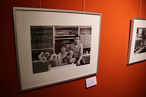 In den Wohnzimmern Ostdeutschlands - Fotoausstellung in der Flohburg