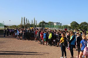 Die Sch&uuml;ler der Lessing-Schule weihten ihren Sportplatz mit einem gro&szlig;en Sport- und Spielfest ein