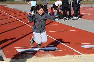 Die Sch&uuml;ler der Lessing-Schule weihten ihren Sportplatz mit einem gro&szlig;en Sport- und Spielfest ein