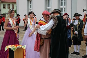 Hausm&auml;nner zogen durch die Kurstadt