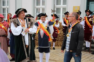Hausm&auml;nner zogen durch die Kurstadt