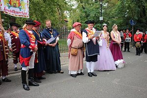 Hausm&auml;nner zogen durch die Kurstadt