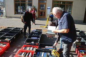 Gro&szlig;er B&uuml;cher-Rettungs-Flohmarkt auf dem Blasiikirchplatz