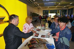 Marijke Amado begeisterte im Autohaus Peter mit lecker Abend