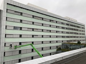 Fassadenreinigung am Südharz-Klinikum