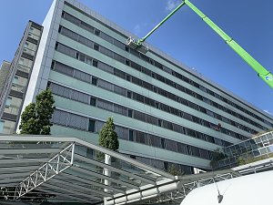 Fassadenreinigung am Südharz-Klinikum