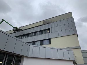 Fassadenreinigung am Südharz-Klinikum