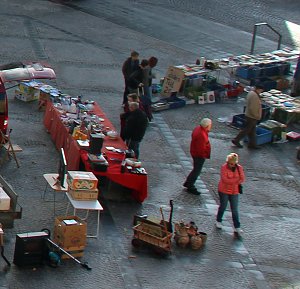 Antik Tr&ouml;delmarkt mit Gl&uuml;ck und Pech