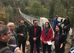 Einweihung H&auml;ngeseilbr&uuml;cke